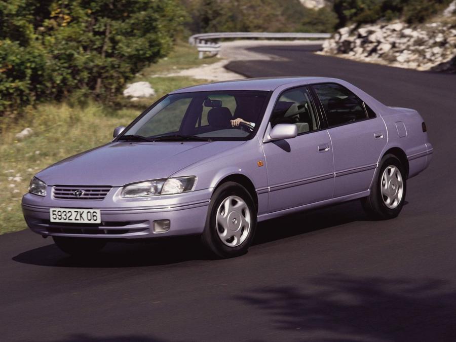  Toyota Camry 1997 года  (фото 2 из 13)